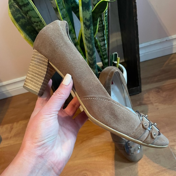 Vintage Light Brown Suede 'Hogl' Wood Stacked Heel Pumps - Picture 13 of 16